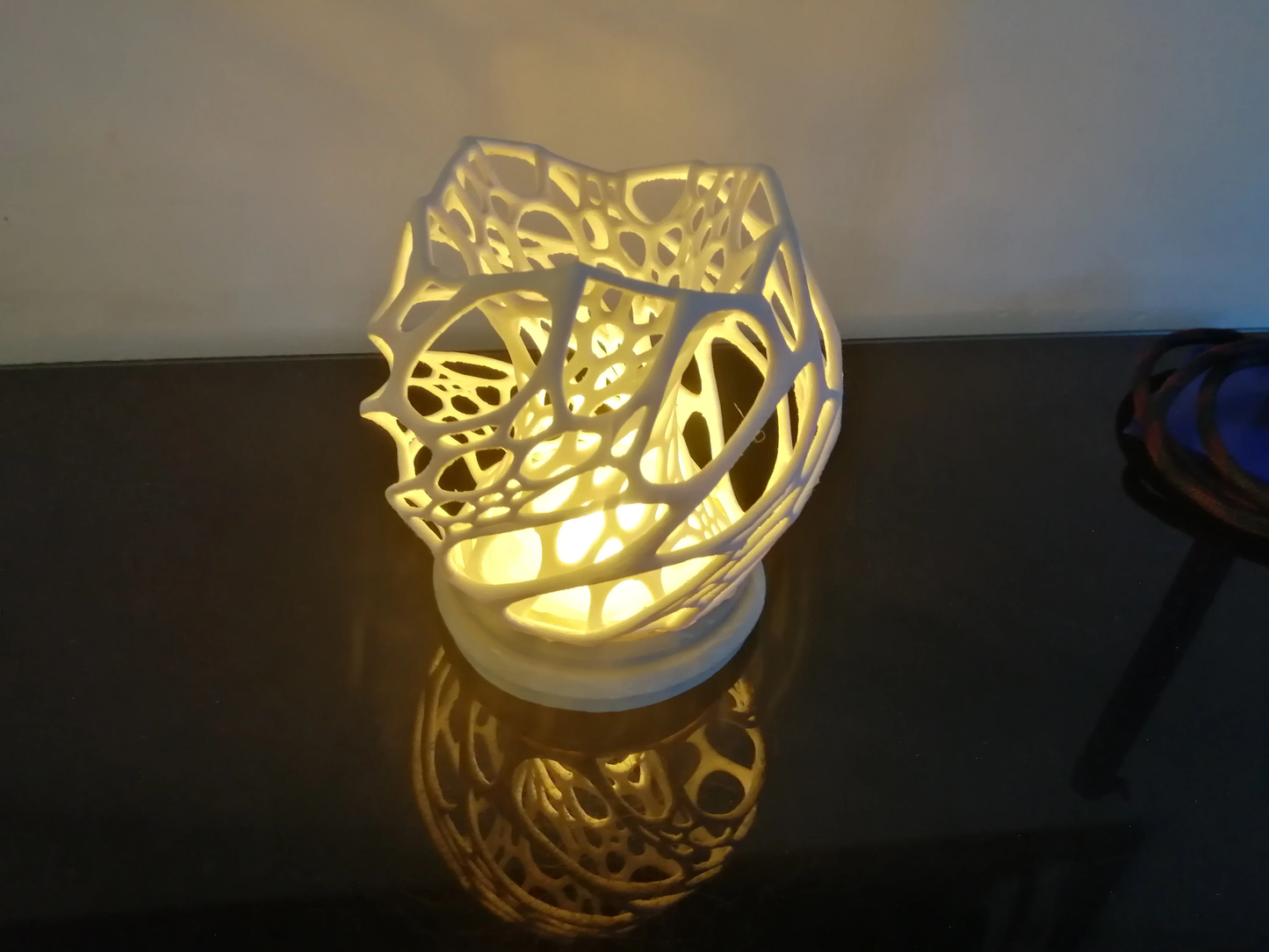 Crystal Cell Cirular Lamp