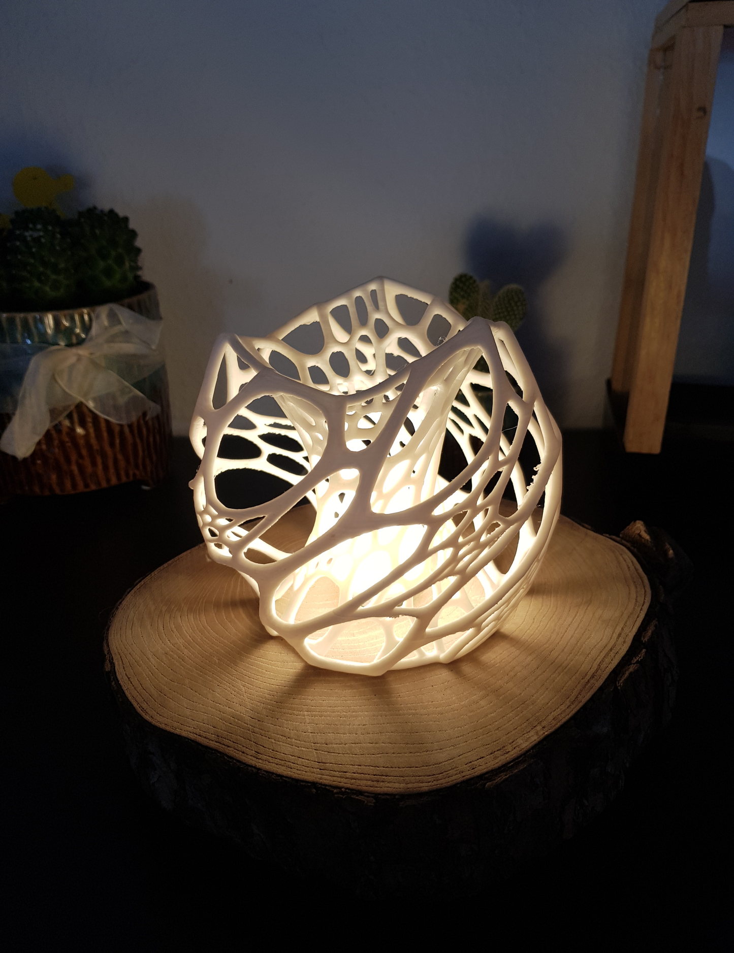 Crystal Cell Cirular Lamp