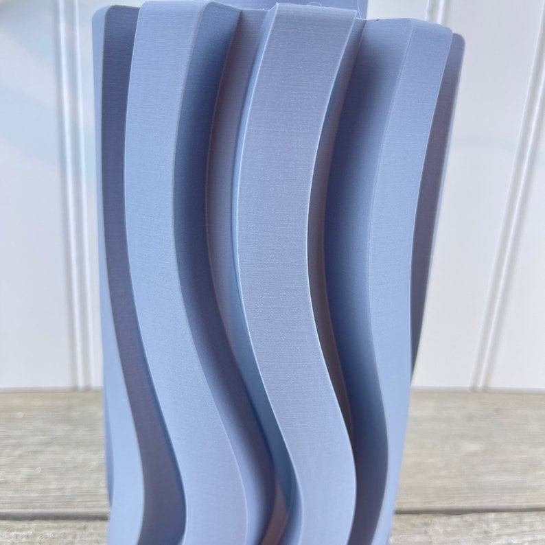 Curly Wavy Modern Vase